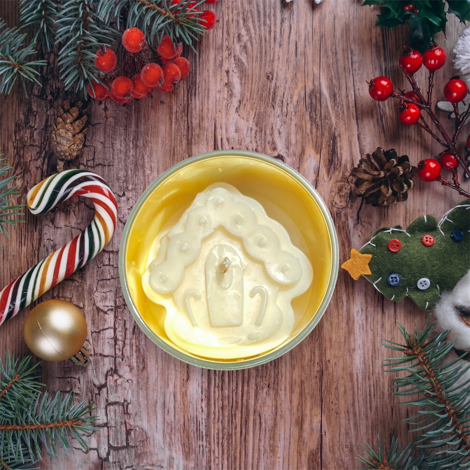 apple chestnut oak and praline scented soy candle